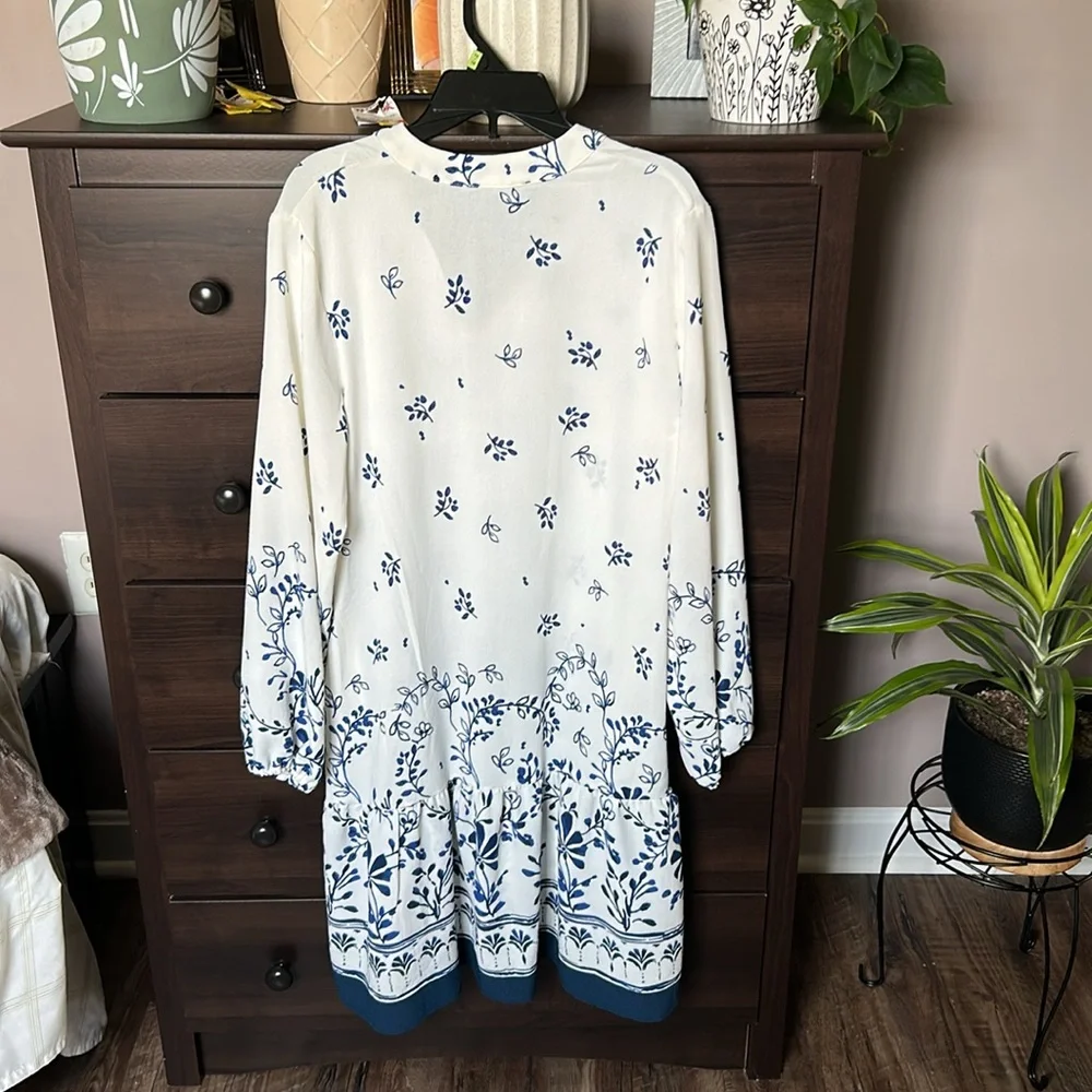 Rachel Zoe White and Blue Long Sleeve Dress - Picture 2 of 5